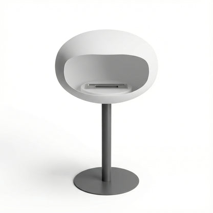 Cheminée éthanol sur pied blanche au design moderne avec flamme visible.