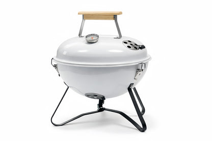 Barbecue au charbon portable Calora™ Kettle 31,5 cm, acier émaillé blanc, couvercle avec thermomètre intégré et poignée bois.