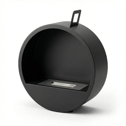 Vue rapprochée du brûleur en acier inoxydable de la cheminée éthanol Bulle éteinte, finition fer noir.