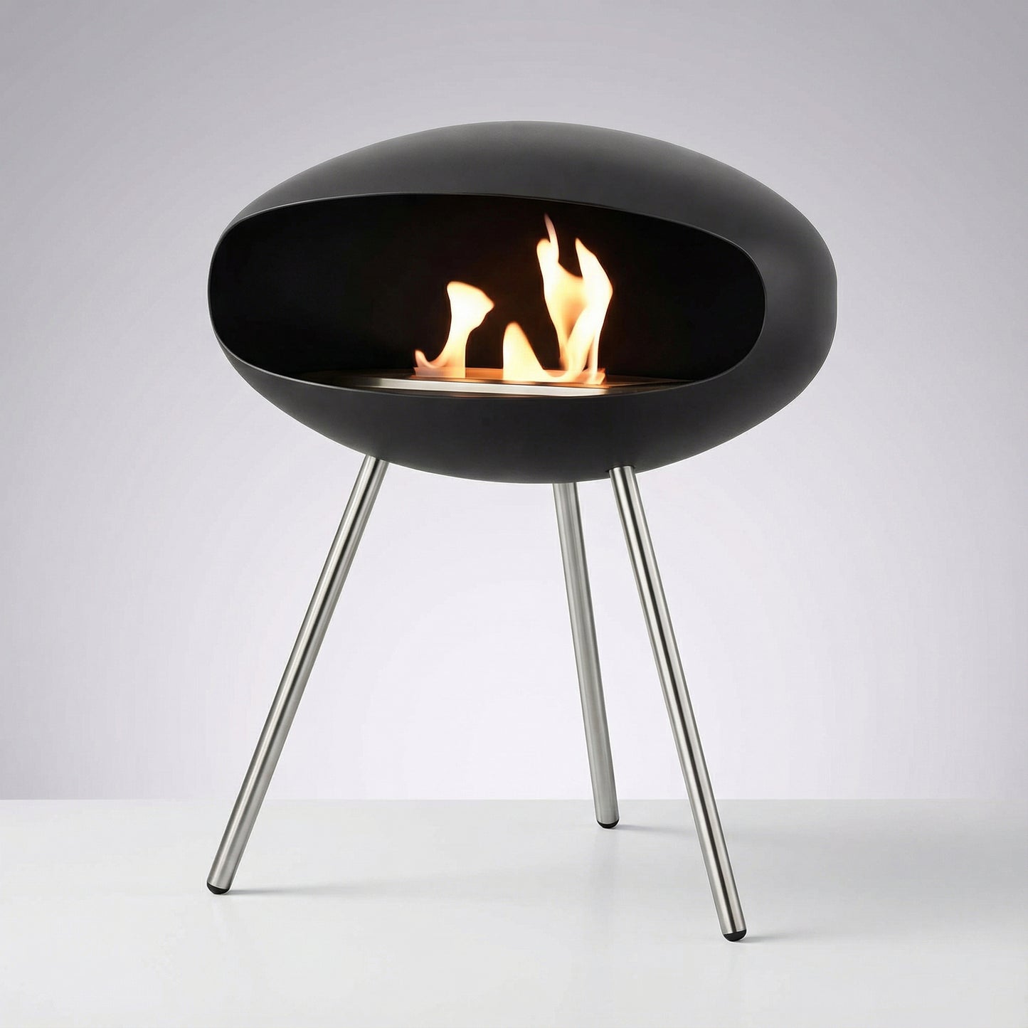 Cheminée Éthanol COCON Essentiel sur piètement tripode, design premium et proportions équilibrées.