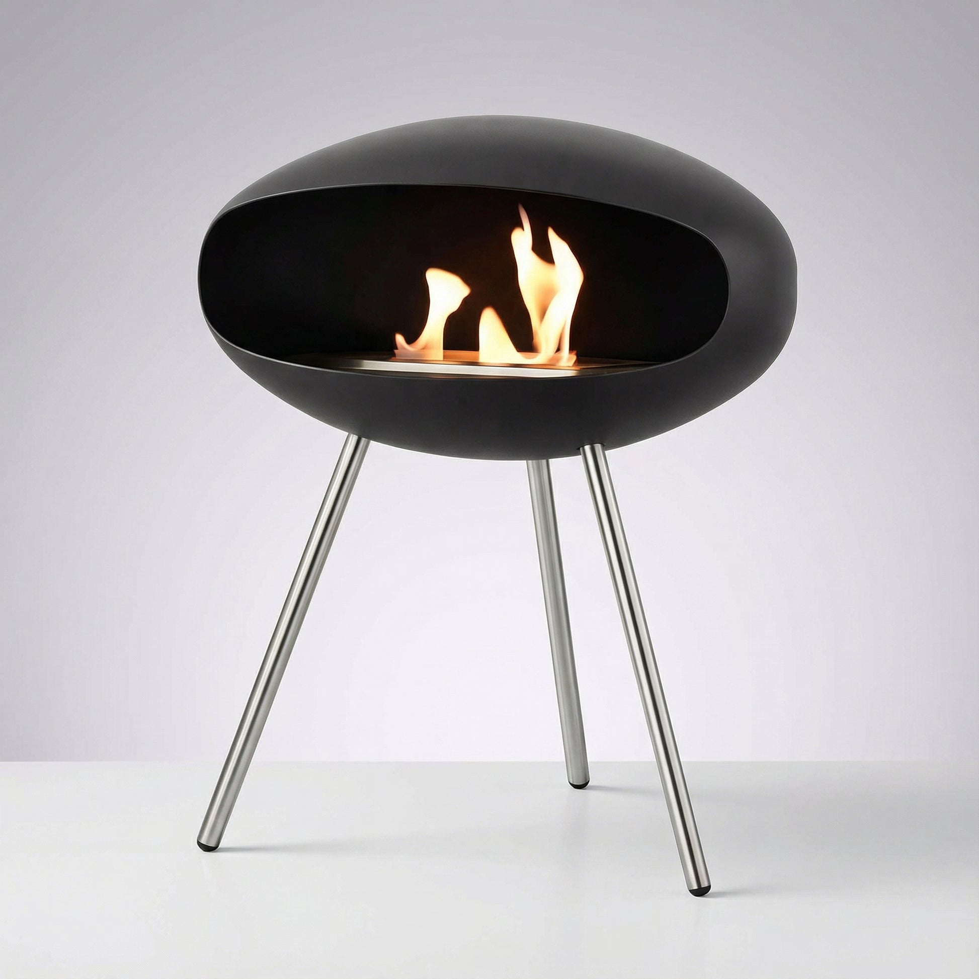 Cheminée Éthanol COCON Essentiel sur piètement tripode, design premium et proportions équilibrées.