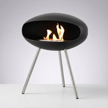 Cheminée Éthanol COCON Essentiel sur piètement tripode, design premium et proportions équilibrées.
