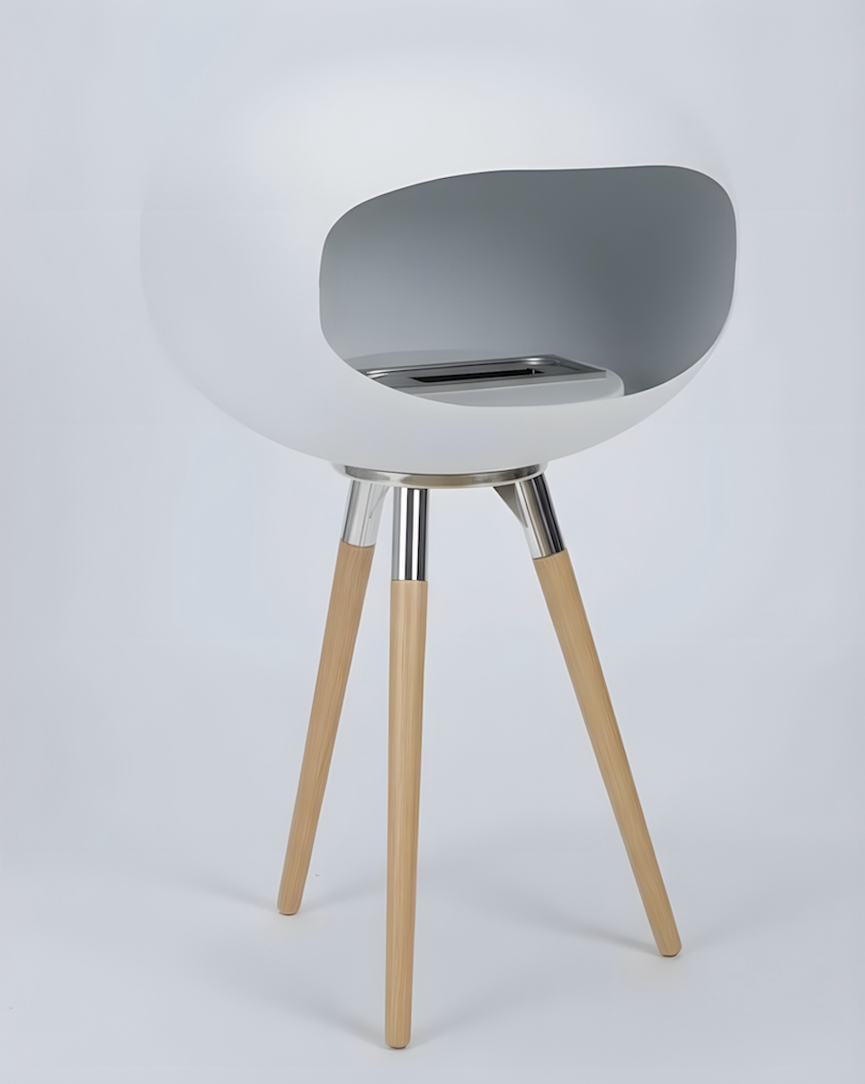 Cheminée éthanol COCON PURE blanc albâtre vue en angle trois-quarts, lignes douces et finitions soignées