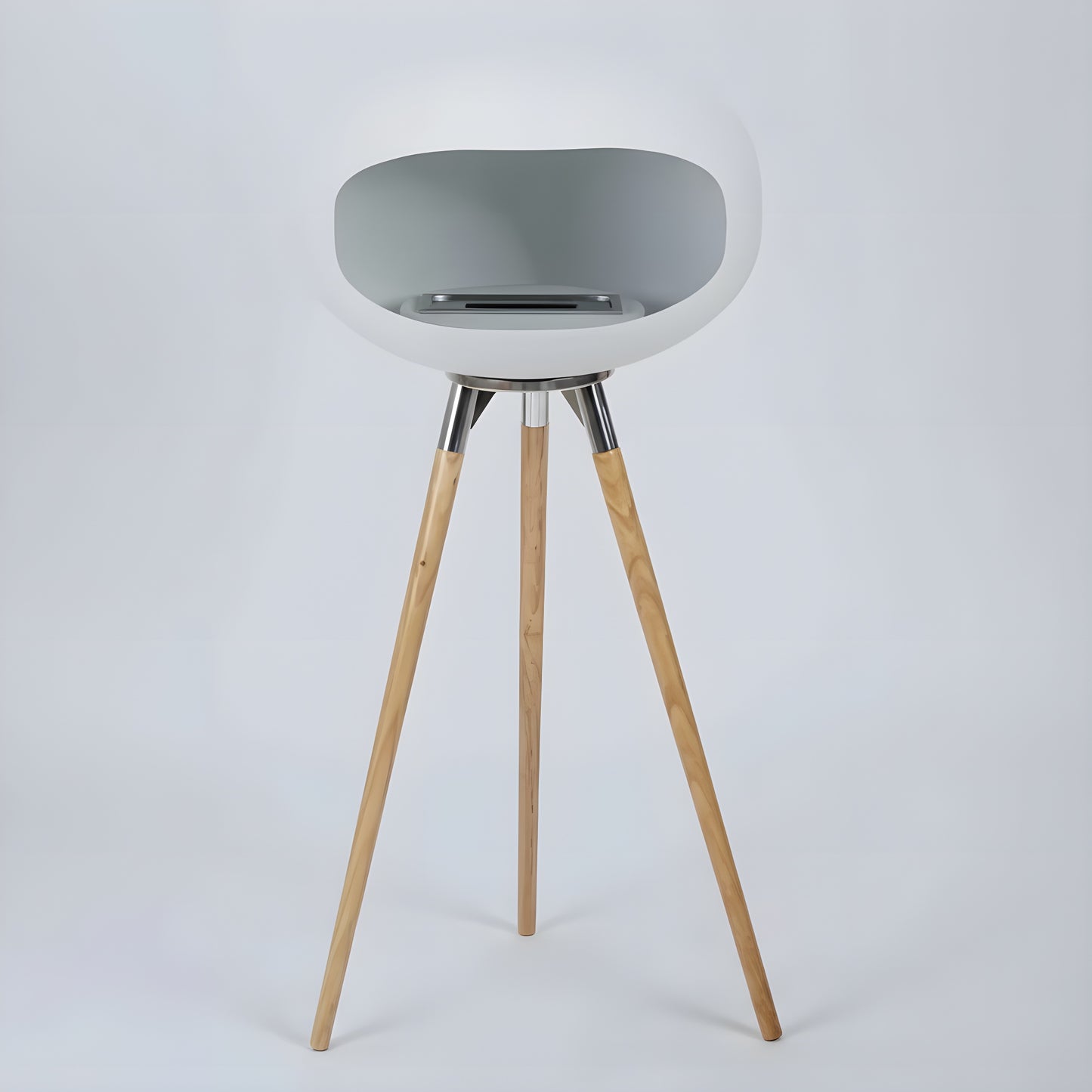 Cheminée éthanol COCON PURE blanc albâtre satiné sur pieds en bois clair, design épuré