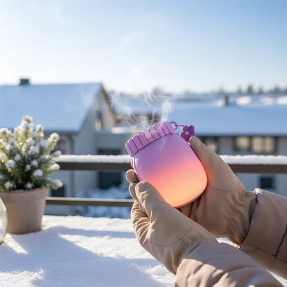 Utilisation du chauffe-main Pétale lors d'une balade en extérieur par temps froid.